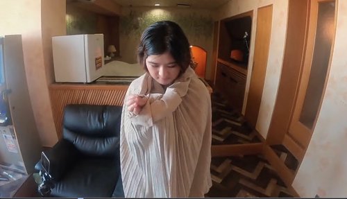 我想试试做爱”悠(遥) 21岁,连吻都没体验过的关西本地纯情妹子,初次私处贯通式 FC2PPV-4665641